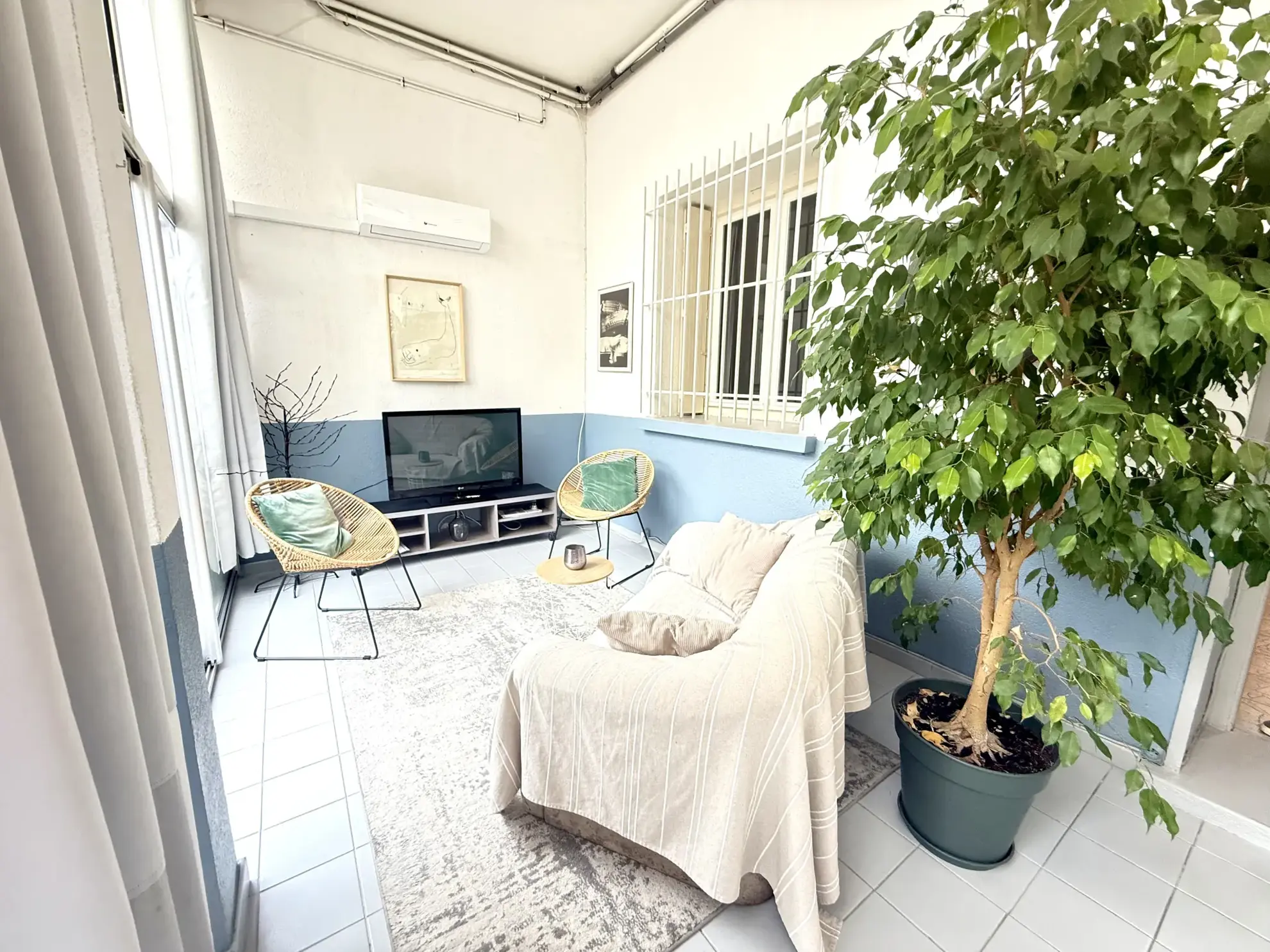 Villa 3 faces de 140 m² avec double logement, garage et jardin en vente à Le Soler 