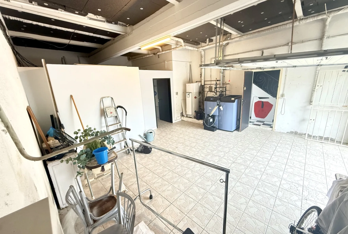 Villa 3 faces de 140 m² avec double logement, garage et jardin en vente à Le Soler 