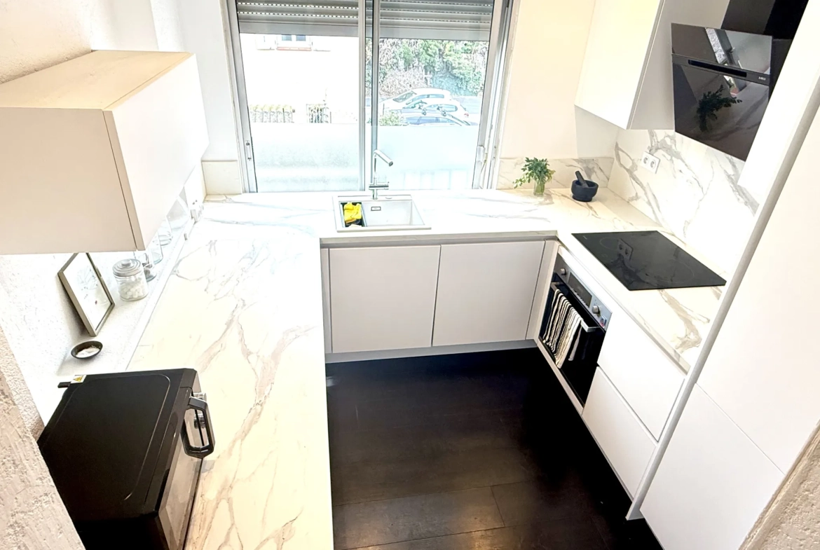 Villa 3 faces de 140 m² avec double logement, garage et jardin en vente à Le Soler 