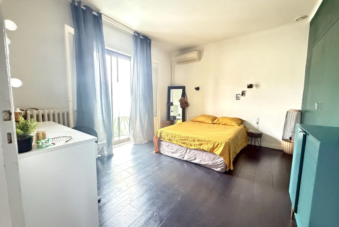 Villa 3 faces de 140 m² avec double logement, garage et jardin en vente à Le Soler 