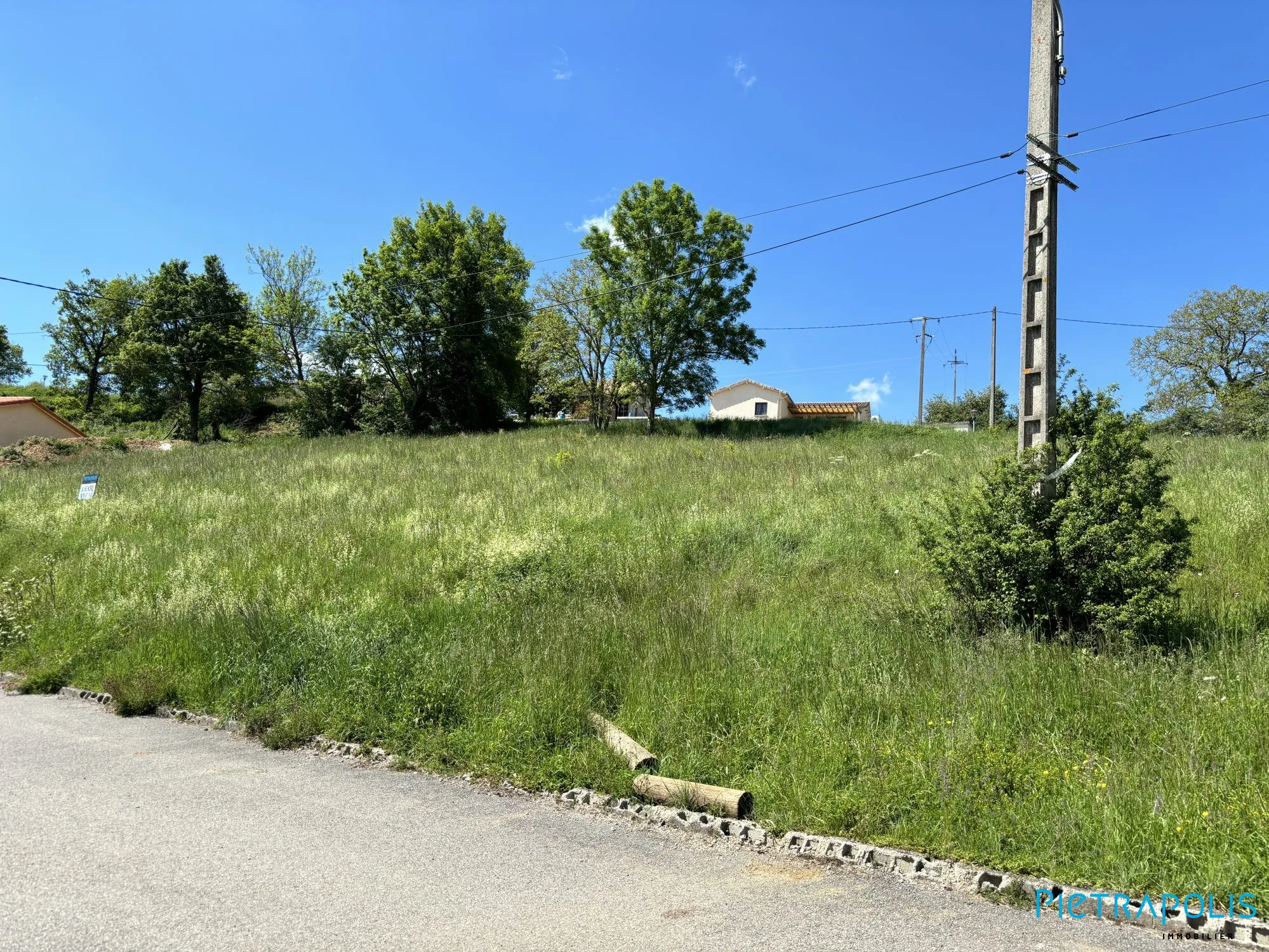 Terrains constructibles avec vue à Régny, proche d'Amplepuis et Roanne 