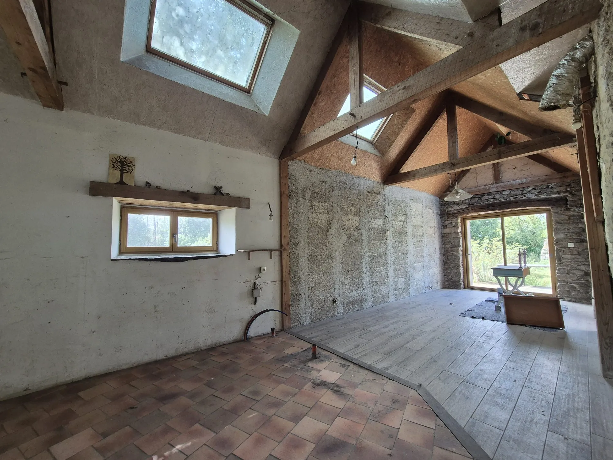 A vendre deux maisons en pierre à la Feuillée - potentiel habitation et terrain attenant 