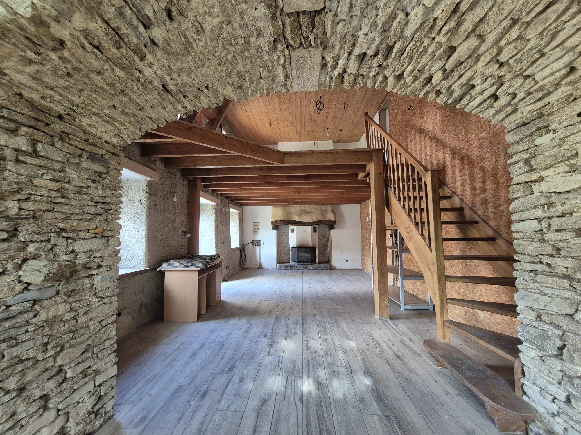 A vendre deux maisons en pierre à la Feuillée - potentiel habitation et terrain attenant 