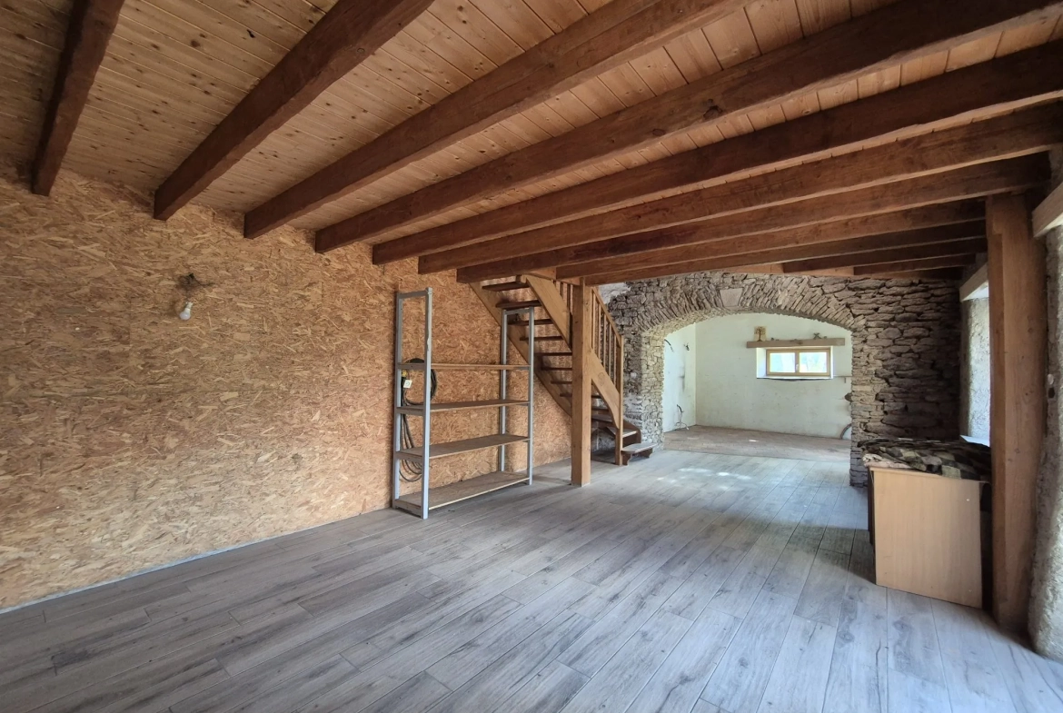 A vendre deux maisons en pierre à la Feuillée - potentiel habitation et terrain attenant 
