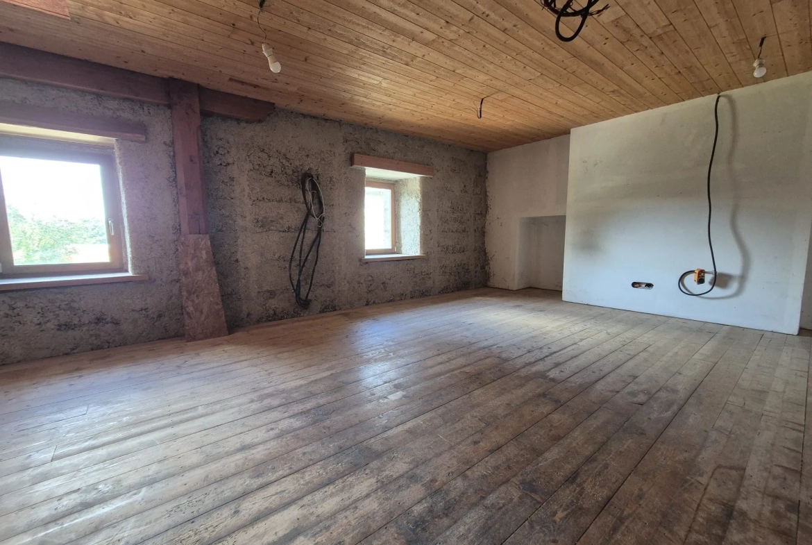 A vendre deux maisons en pierre à la Feuillée - potentiel habitation et terrain attenant 