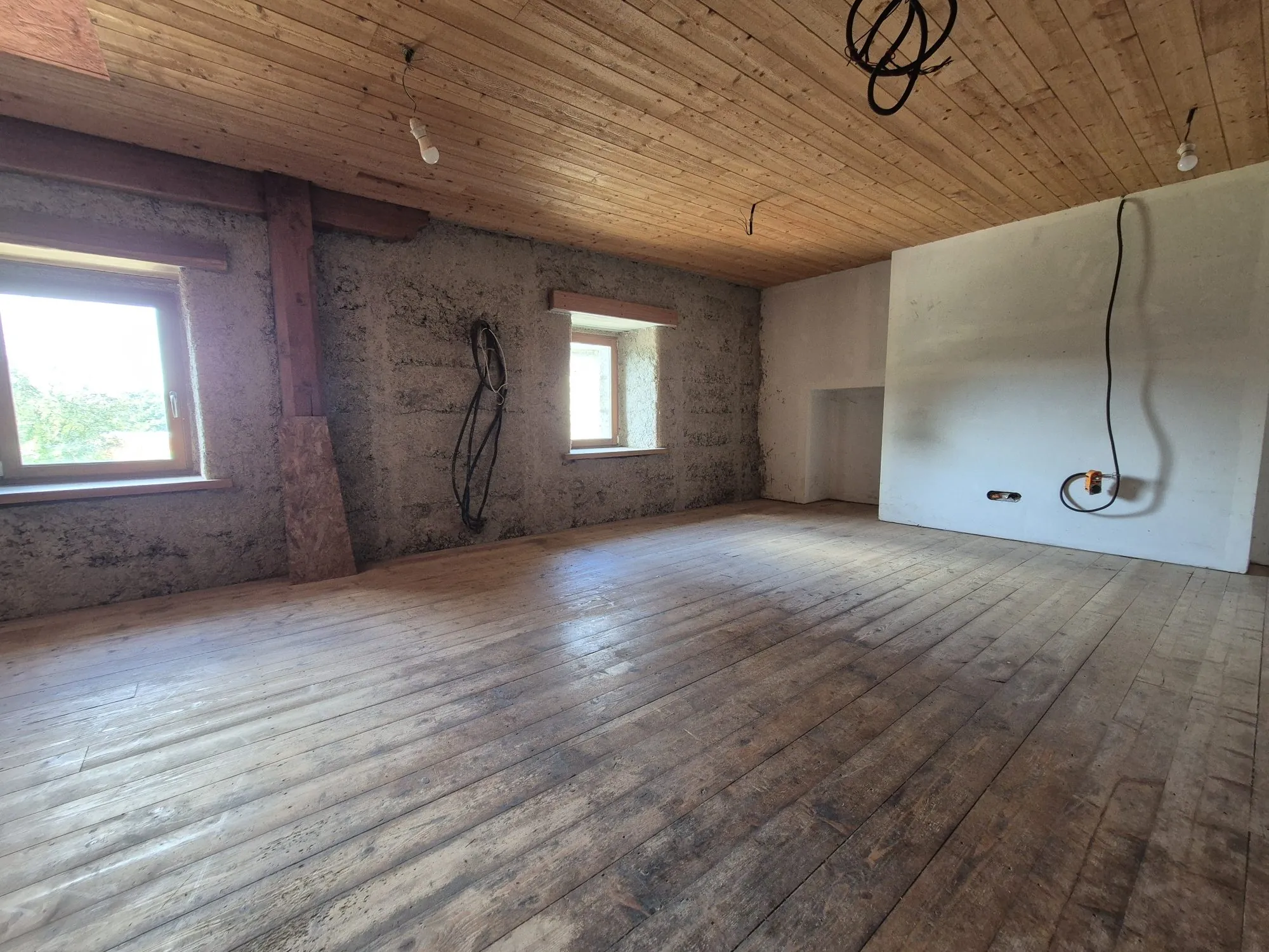 A vendre deux maisons en pierre à la Feuillée - potentiel habitation et terrain attenant 