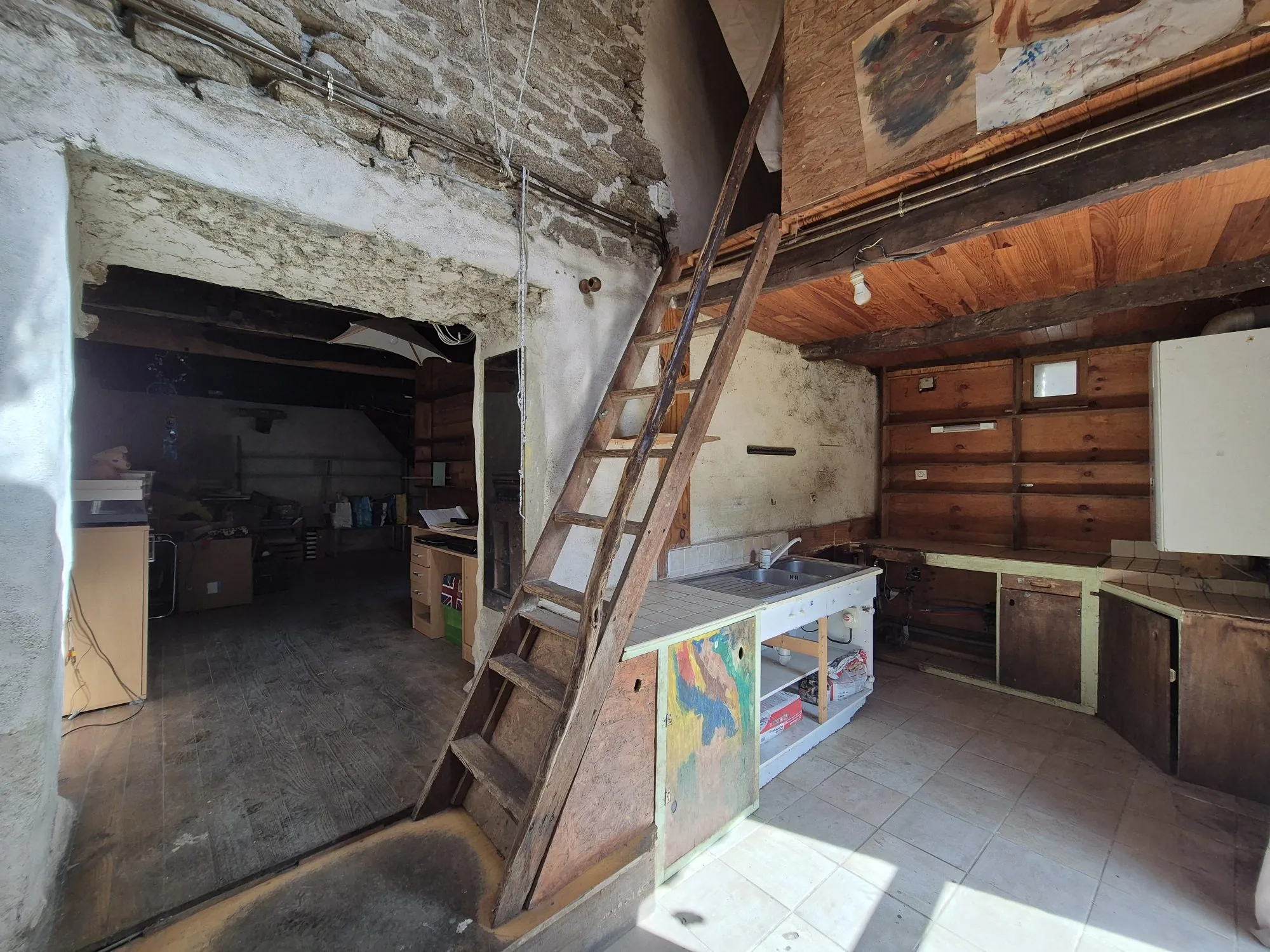 A vendre deux maisons en pierre à la Feuillée - potentiel habitation et terrain attenant 