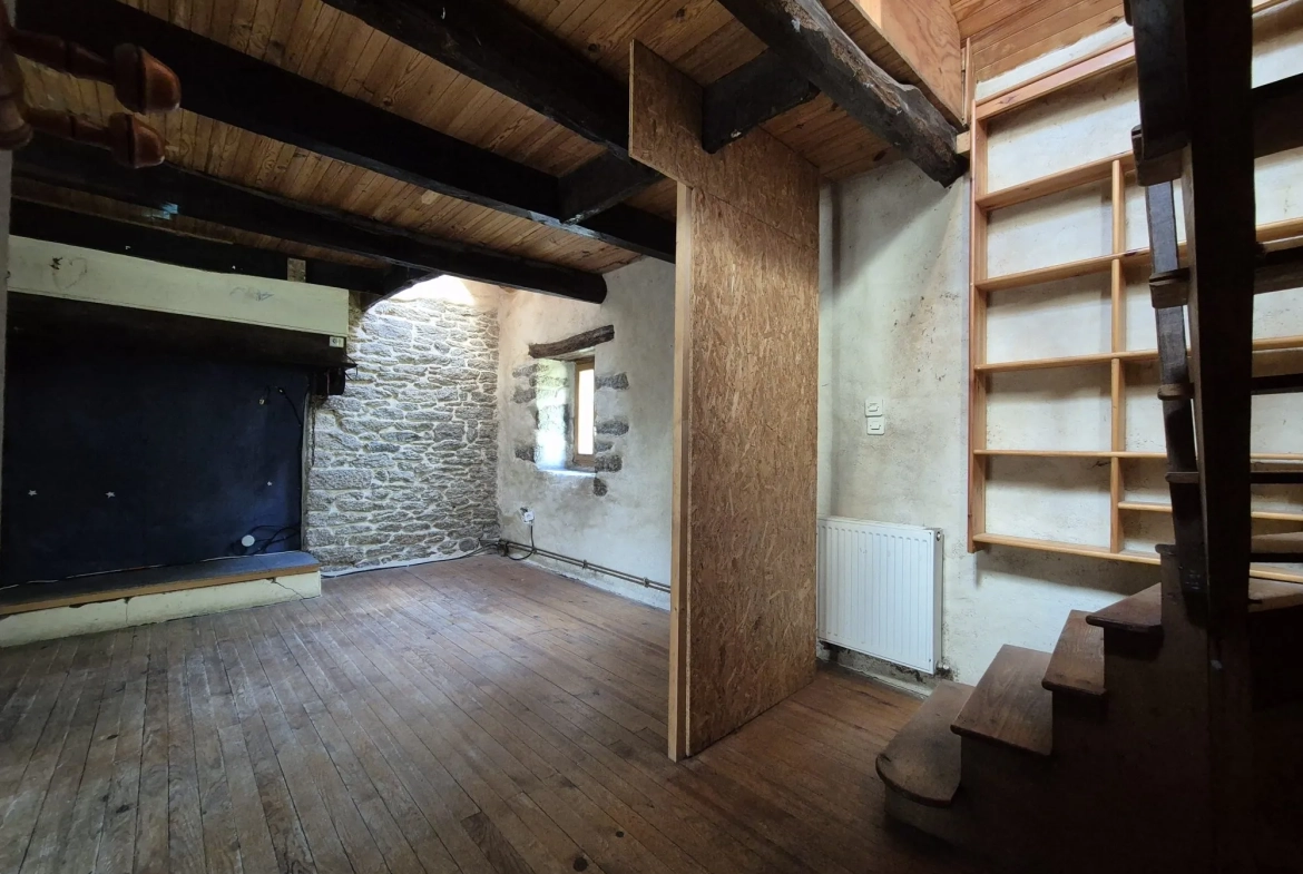 A vendre deux maisons en pierre à la Feuillée - potentiel habitation et terrain attenant 