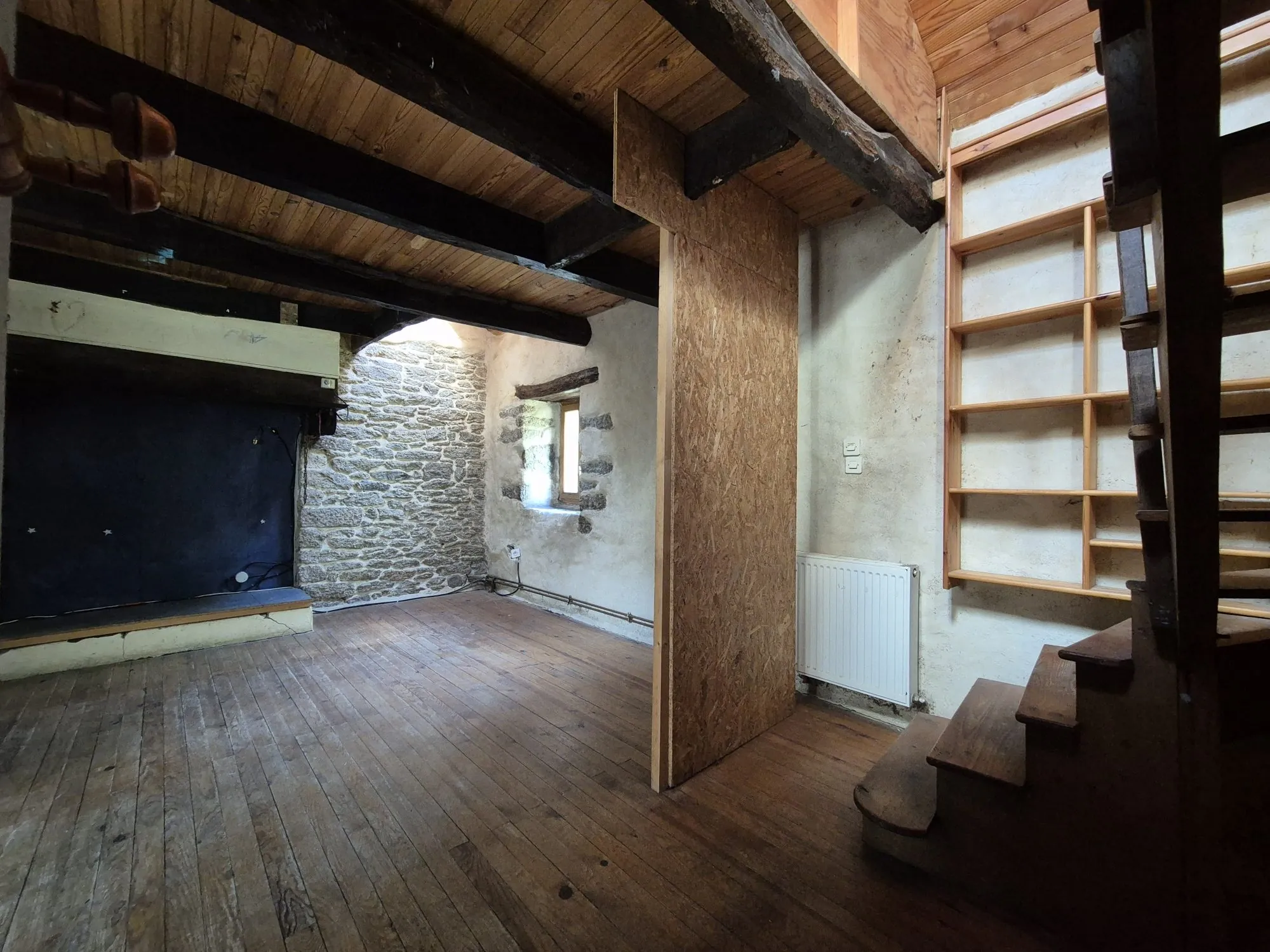 A vendre deux maisons en pierre à la Feuillée - potentiel habitation et terrain attenant 