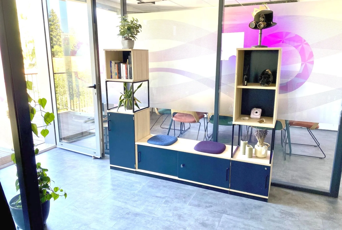 Entrée Bureaux à vendre à Francheville - 74 m² dans parc sécurisé avec stationnement 