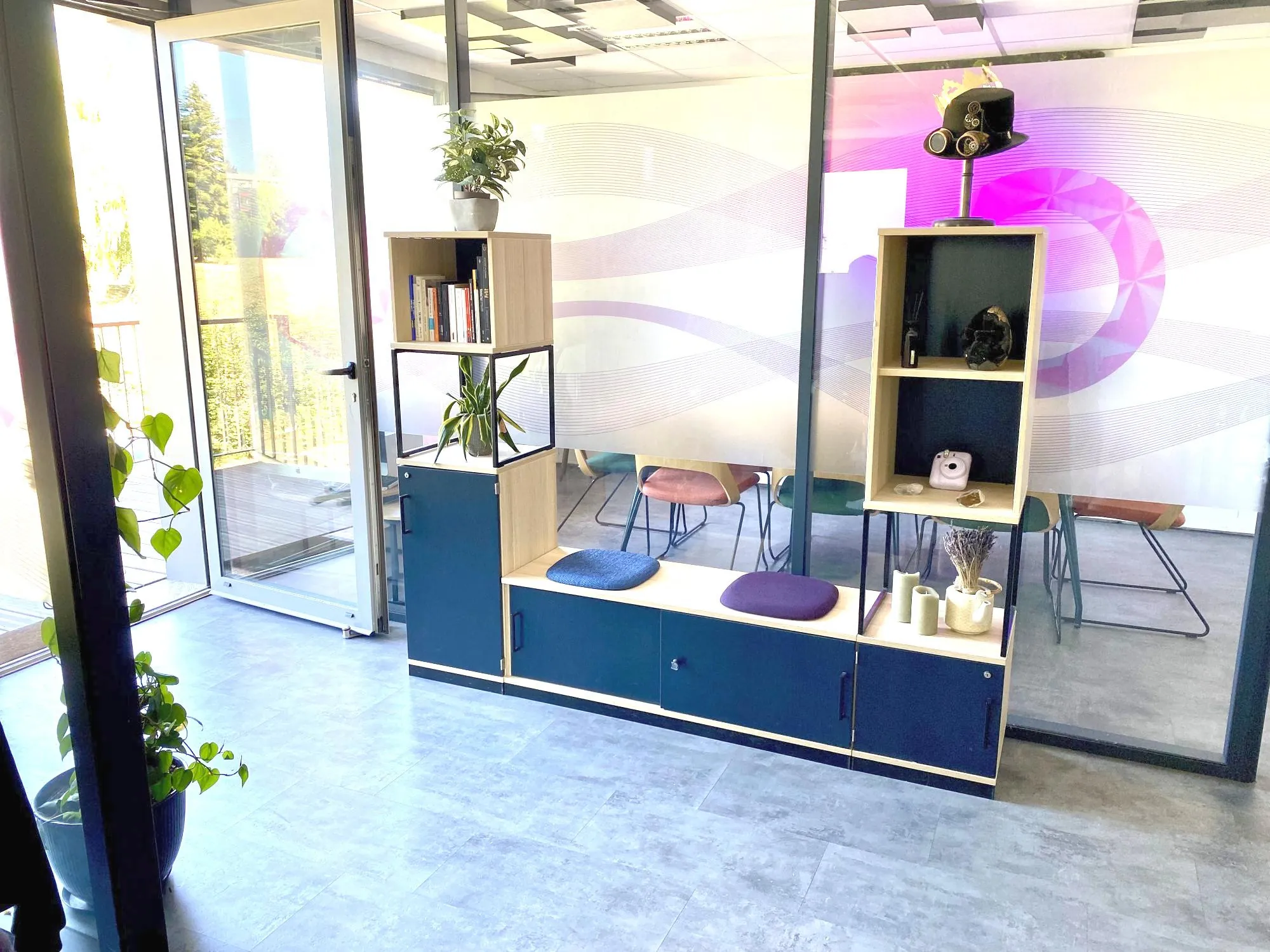 Entrée Bureaux à vendre à Francheville - 74 m² dans parc sécurisé avec stationnement 