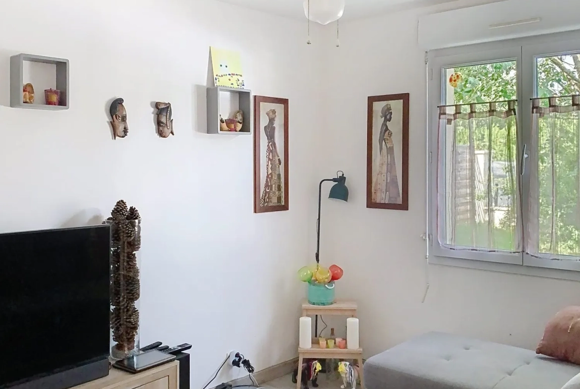 Maison individuelle avec terrain et panneaux solaires à Saint Laurent de Lin 