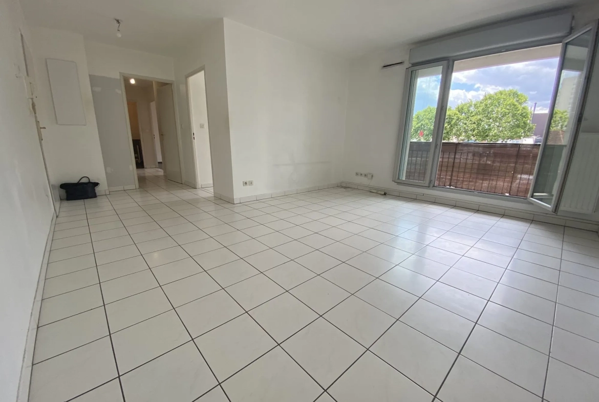 Appartement à vendre à Lyon 8e - T3 avec balcon et garage 