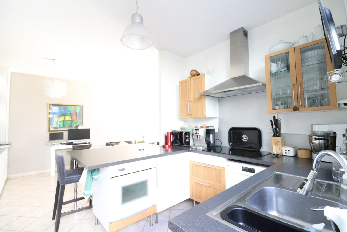Bel appartement T3 avec grande terrasse à Grenoble, résidence de standing 