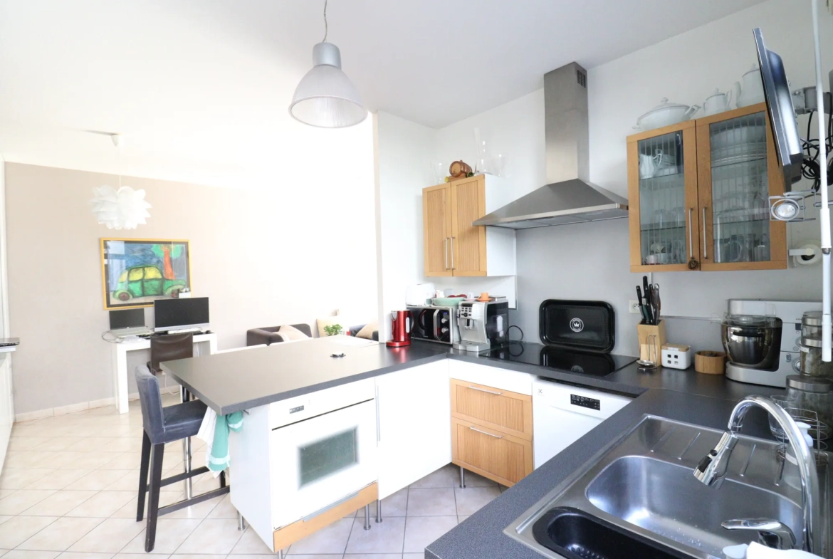 Bel appartement T3 avec grande terrasse à Grenoble, résidence de standing 