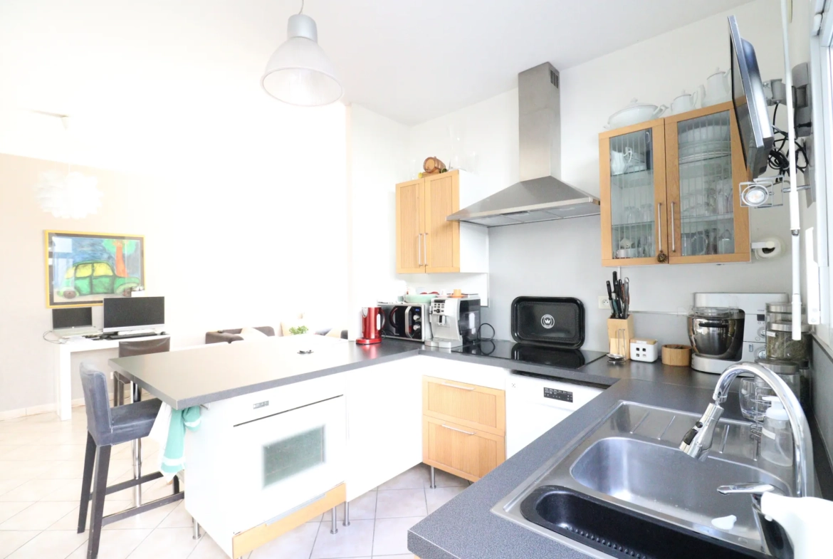 Bel appartement T3 avec grande terrasse à Grenoble, résidence de standing 