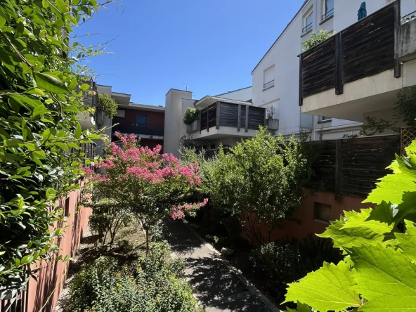 Bel appartement T3 avec grande terrasse à Grenoble, résidence de standing