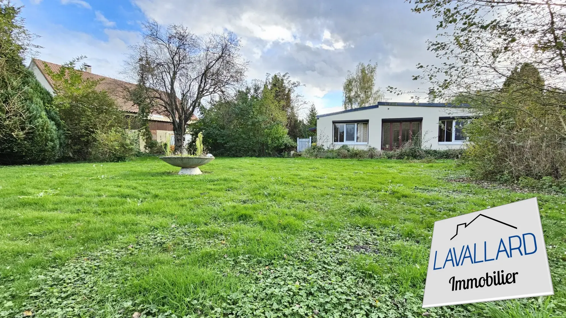 Belle maison de plain-pied avec grand espace vert et plan d’eau à Ailly-sur-Somme 