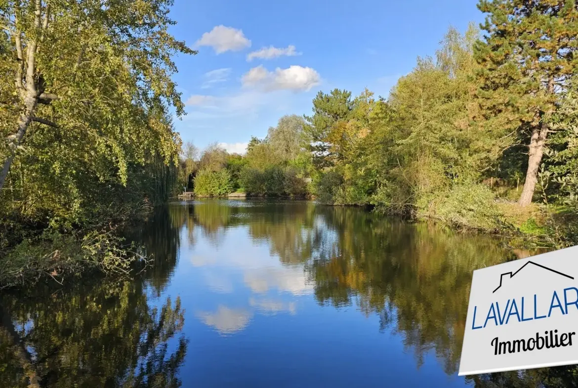 Belle maison de plain-pied avec grand espace vert et plan d’eau à Ailly-sur-Somme 