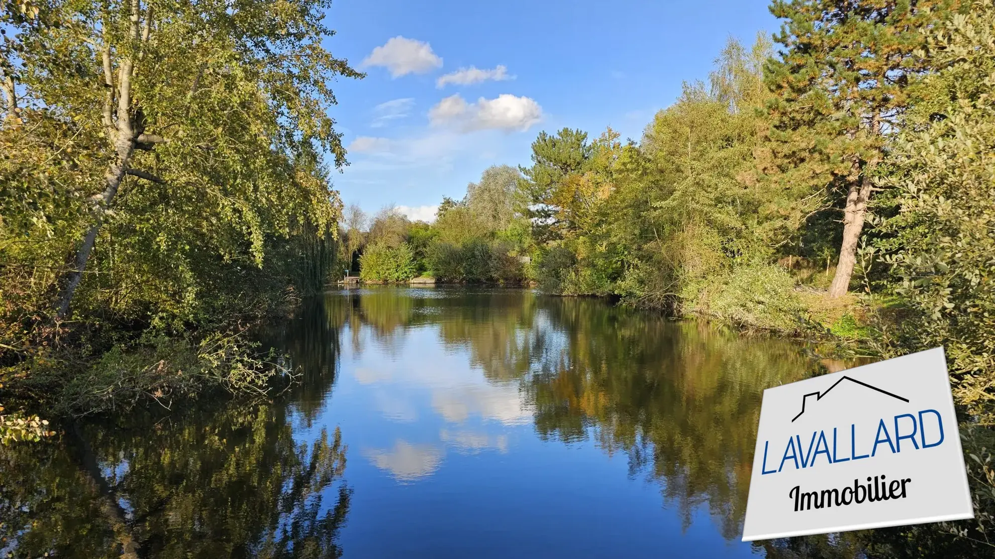 Belle maison de plain-pied avec grand espace vert et plan d’eau à Ailly-sur-Somme 