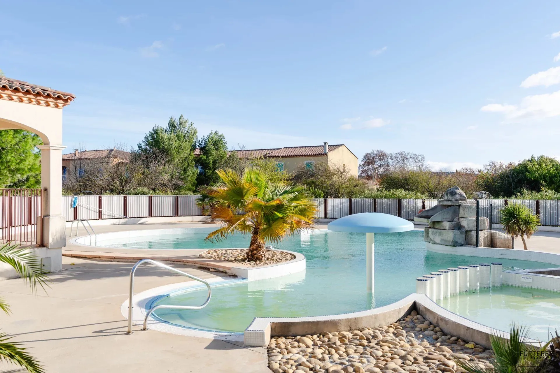 Pavillon 4 pièces climatisé avec jardin et garage à Homps, village charmant 