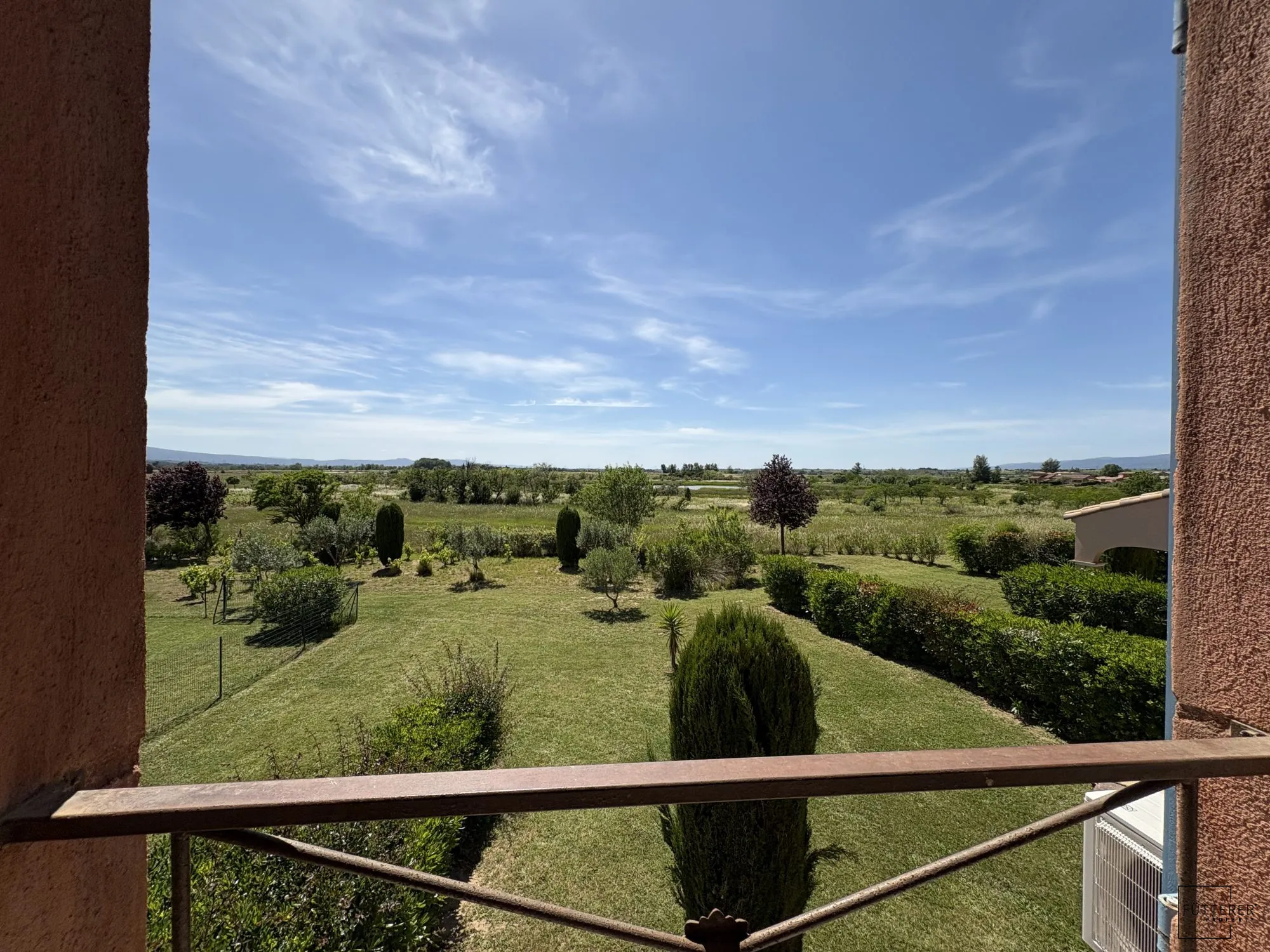 Pavillon 4 pièces climatisé avec jardin et garage à Homps, village charmant 