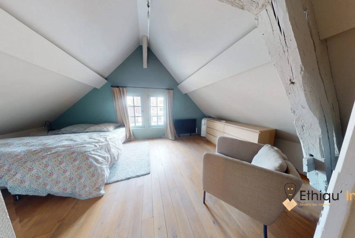Chambre Appartement authentique au centre historique de Troyes avec façade à pans de bois 