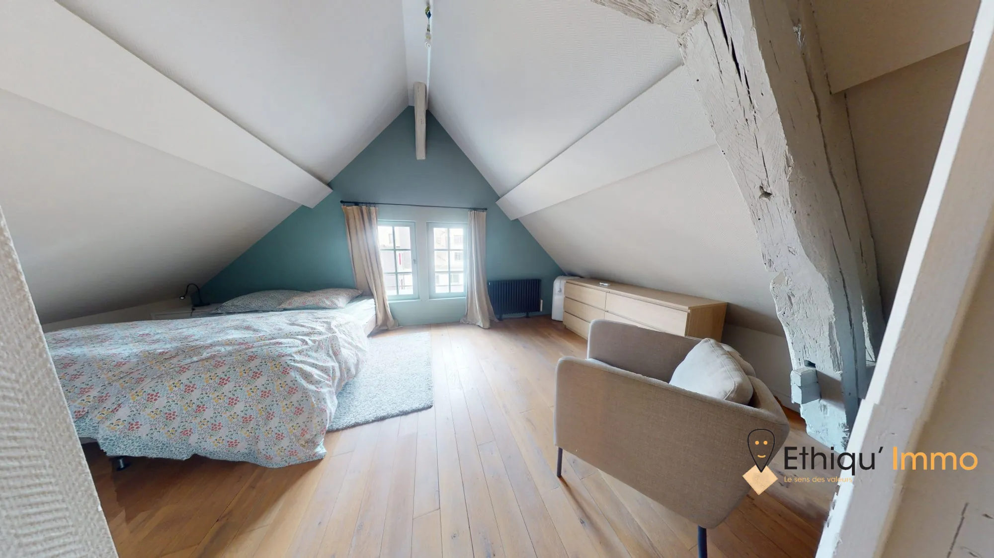 Chambre Appartement authentique au centre historique de Troyes avec façade à pans de bois 