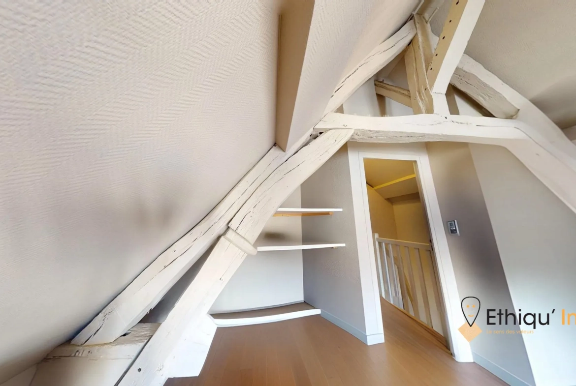 Chambre Appartement authentique au centre historique de Troyes avec façade à pans de bois 