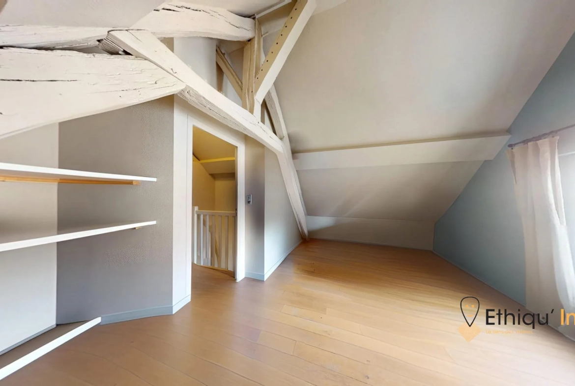 Chambre Appartement authentique au centre historique de Troyes avec façade à pans de bois 