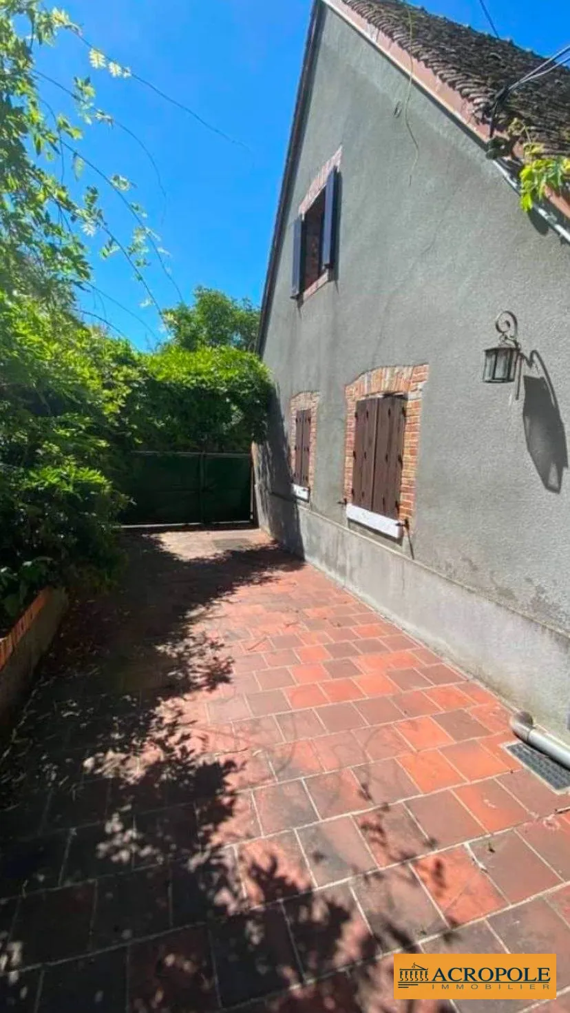 Maison de campagne à rénover avec jardin à Menetrel-sur-Sauldre 
