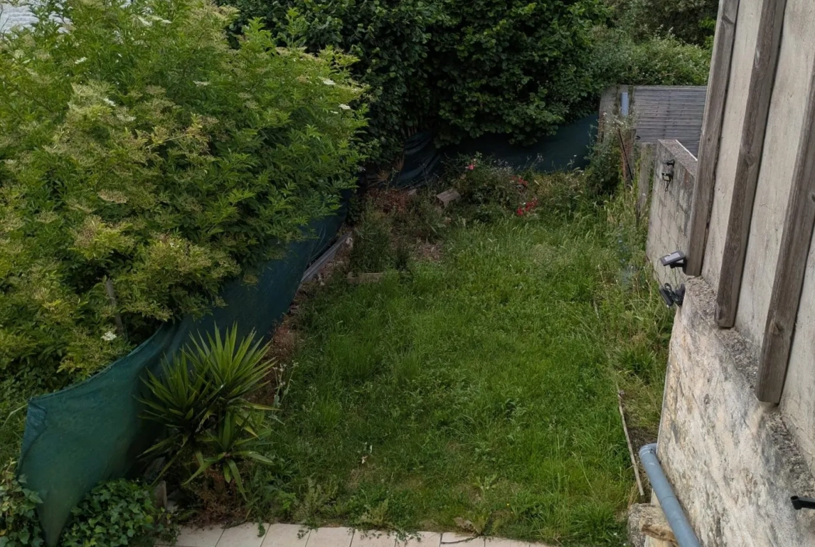 Maison ancienne à vendre à Sansais avec charme, garage et chauffage électrique 