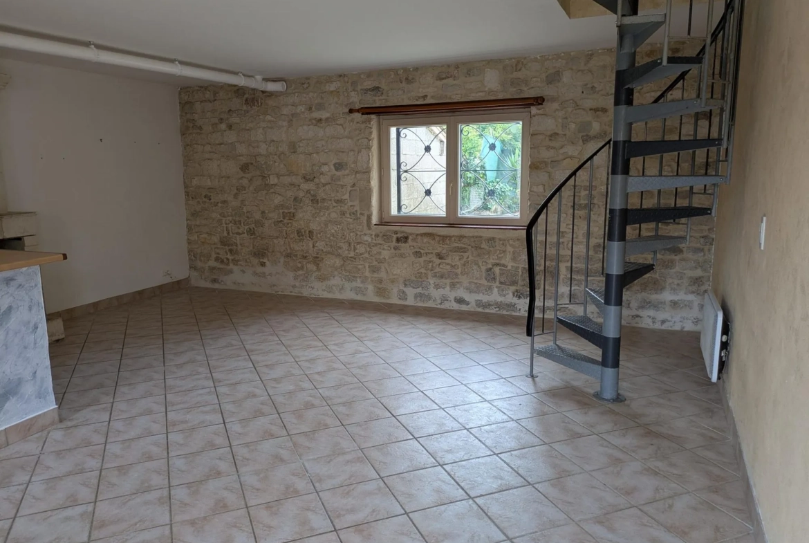 Maison ancienne à vendre à Sansais avec charme, garage et chauffage électrique 