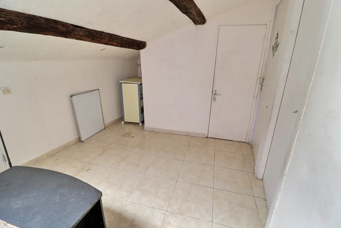 Appartement T3 à vendre à Lodève avec vue sur la cathédrale et la montagne 