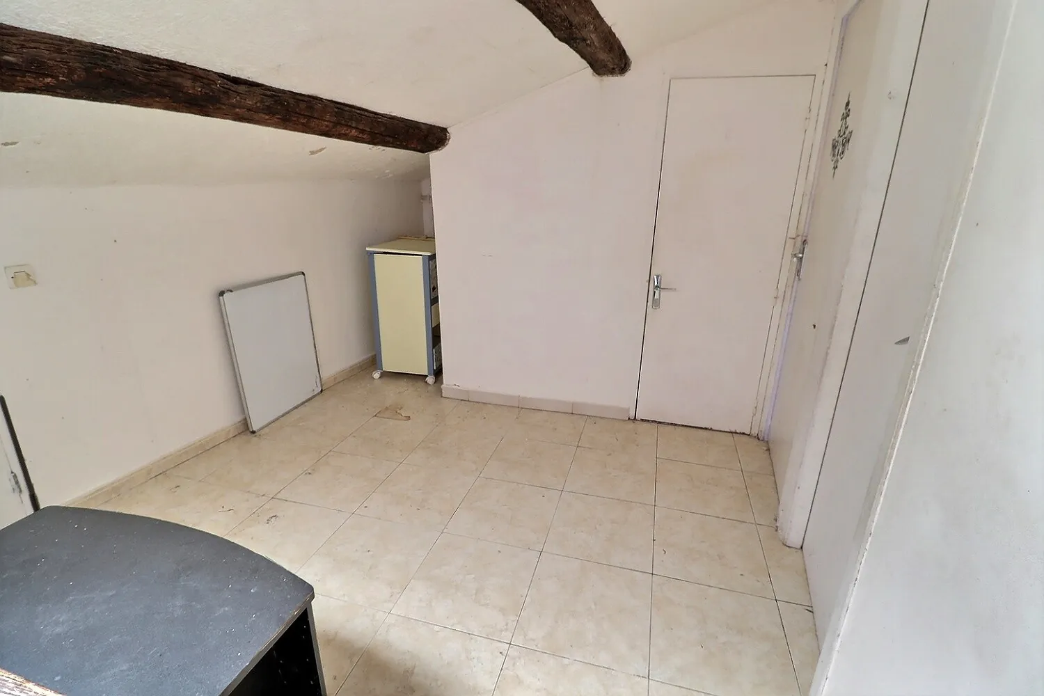 Appartement T3 à vendre à Lodève avec vue sur la cathédrale et la montagne 