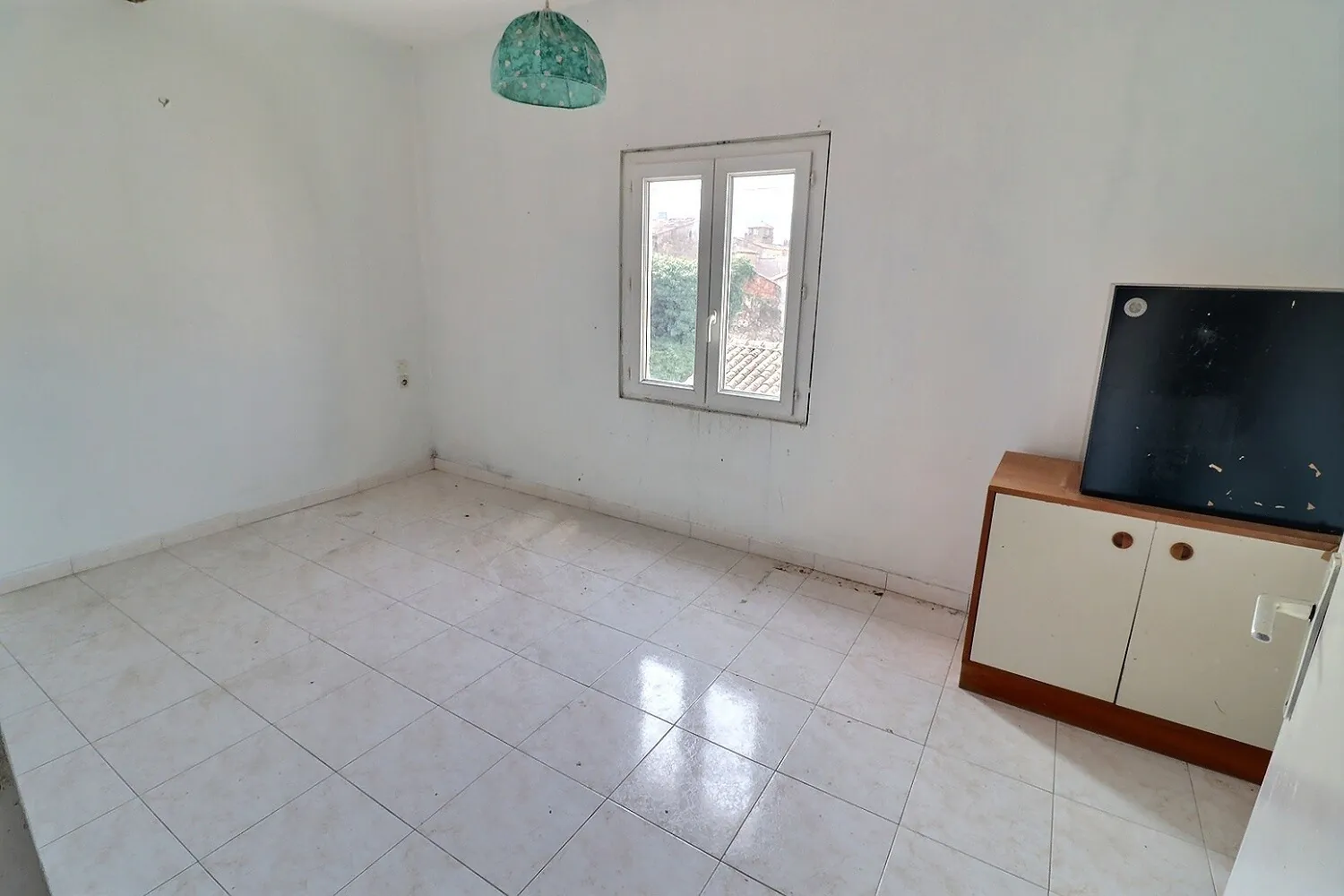 Appartement T3 à vendre à Lodève avec vue sur la cathédrale et la montagne 