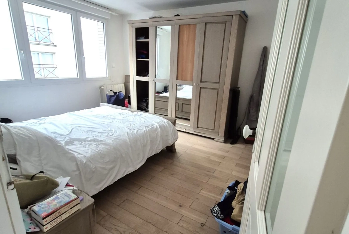 Maison de ville avec 3 chambres, jardin et garage à Calais 