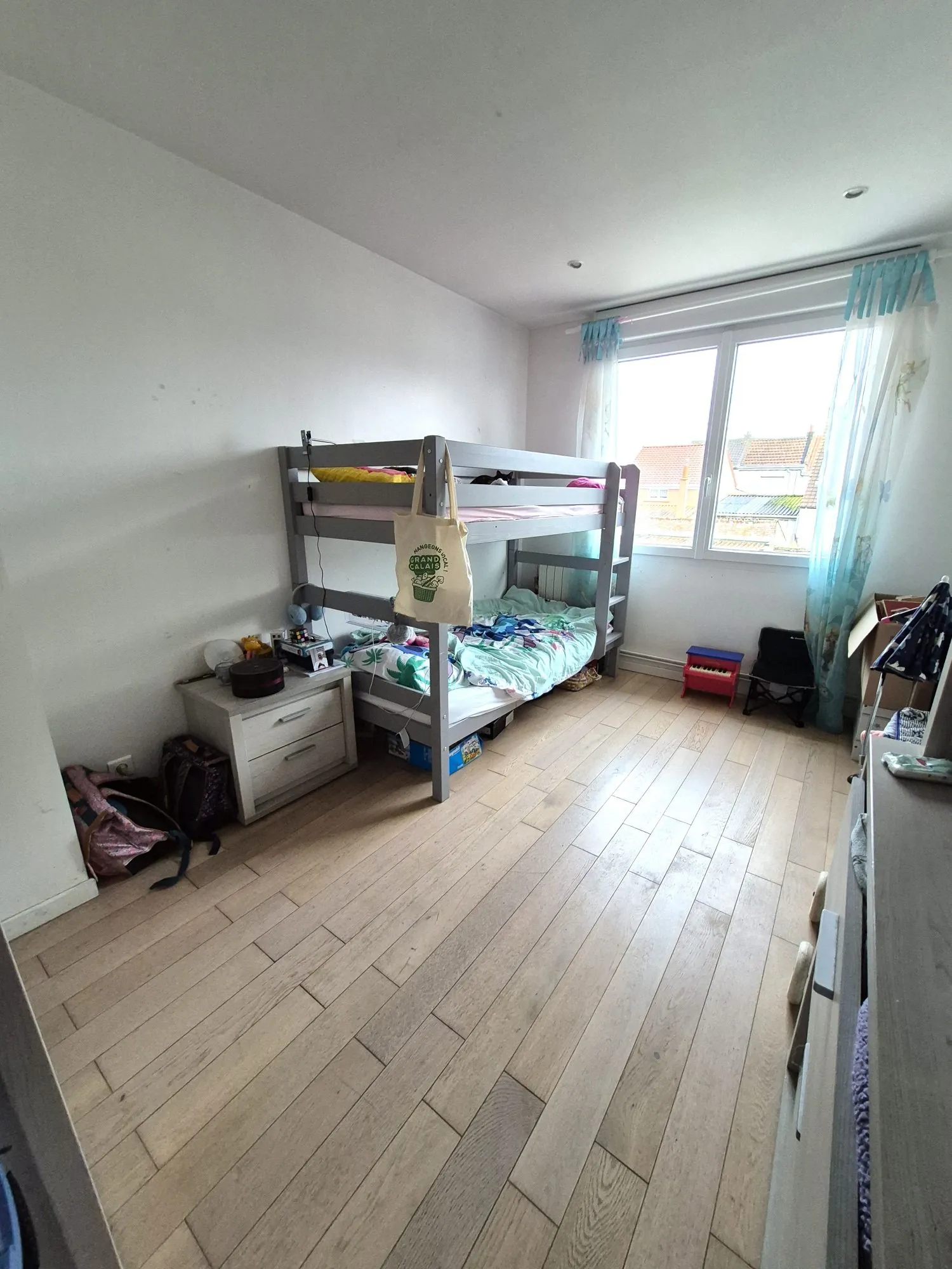 Maison de ville avec 3 chambres, jardin et garage à Calais 