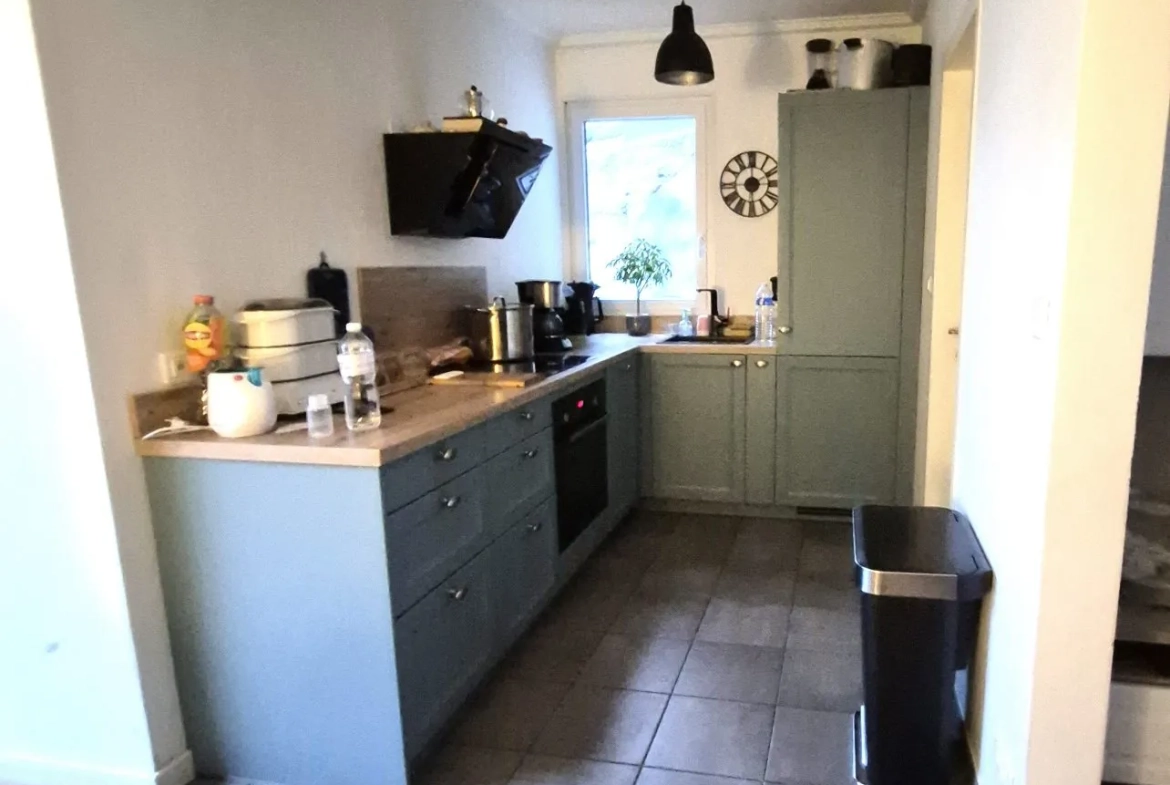 Maison de ville avec 3 chambres, jardin et garage à Calais 