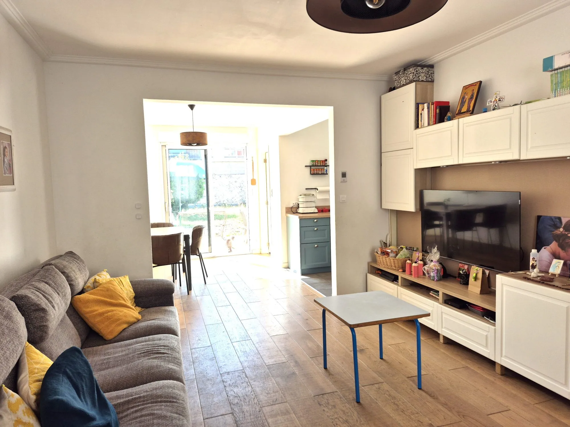 Maison de ville avec 3 chambres, jardin et garage à Calais 