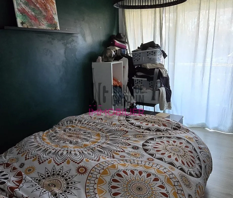 Appartement rénové de 70 m² à Avignon avec terrasse et parking 