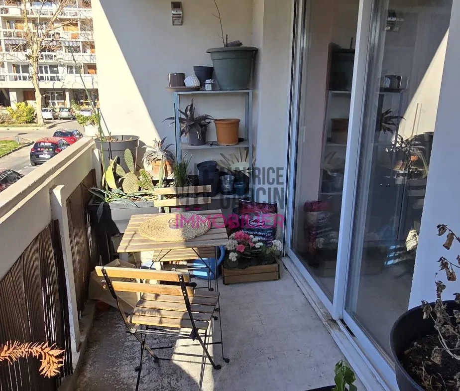 Appartement rénové de 70 m² à Avignon avec terrasse et parking 