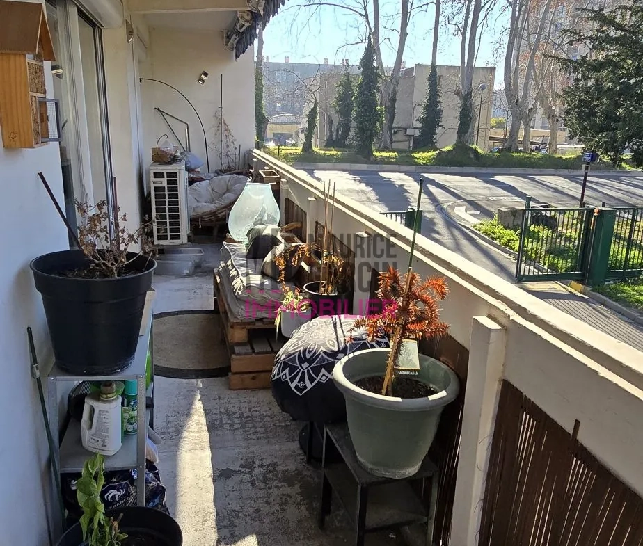 Appartement rénové de 70 m² à Avignon avec terrasse et parking 