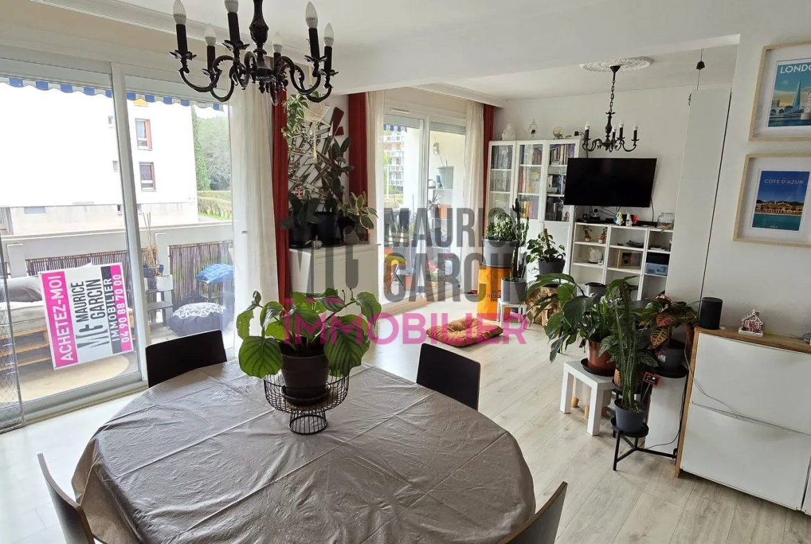 Appartement rénové de 70 m² à Avignon avec terrasse et parking 