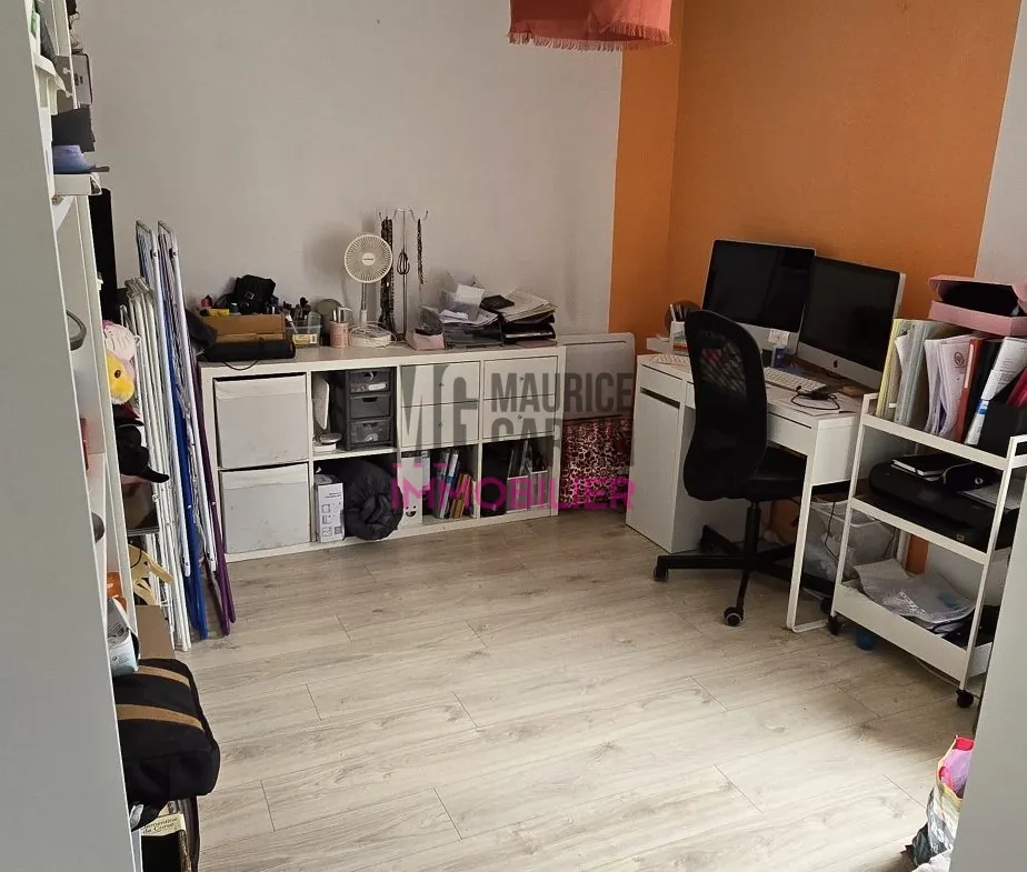 Appartement rénové de 70 m² à Avignon avec terrasse et parking 