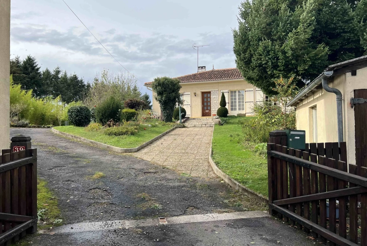 Ensemble de deux maisons avec terrains à Confolens - Opportunité d'investissement 