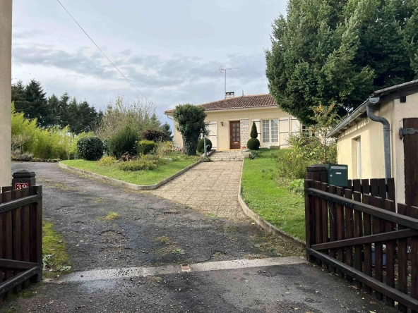 Ensemble de deux maisons avec terrains à Confolens - Opportunité d'investissement