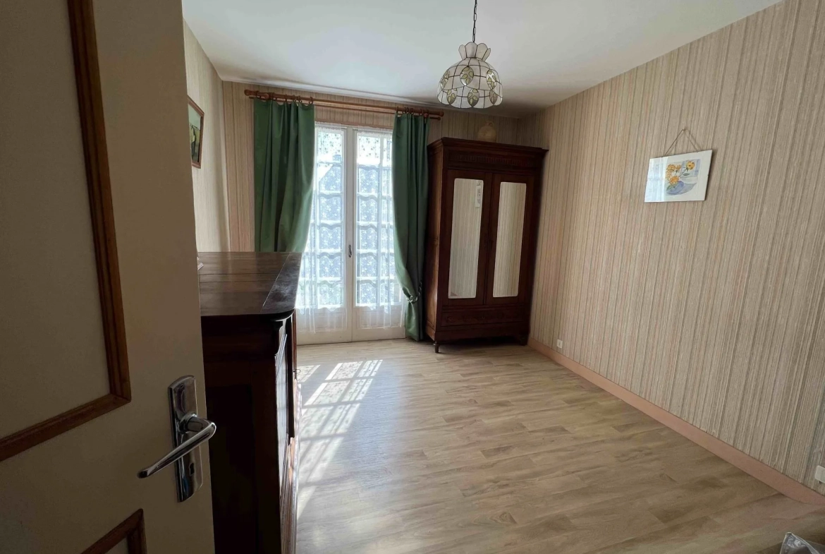 Ensemble de deux maisons avec terrains à Confolens - Opportunité d'investissement 