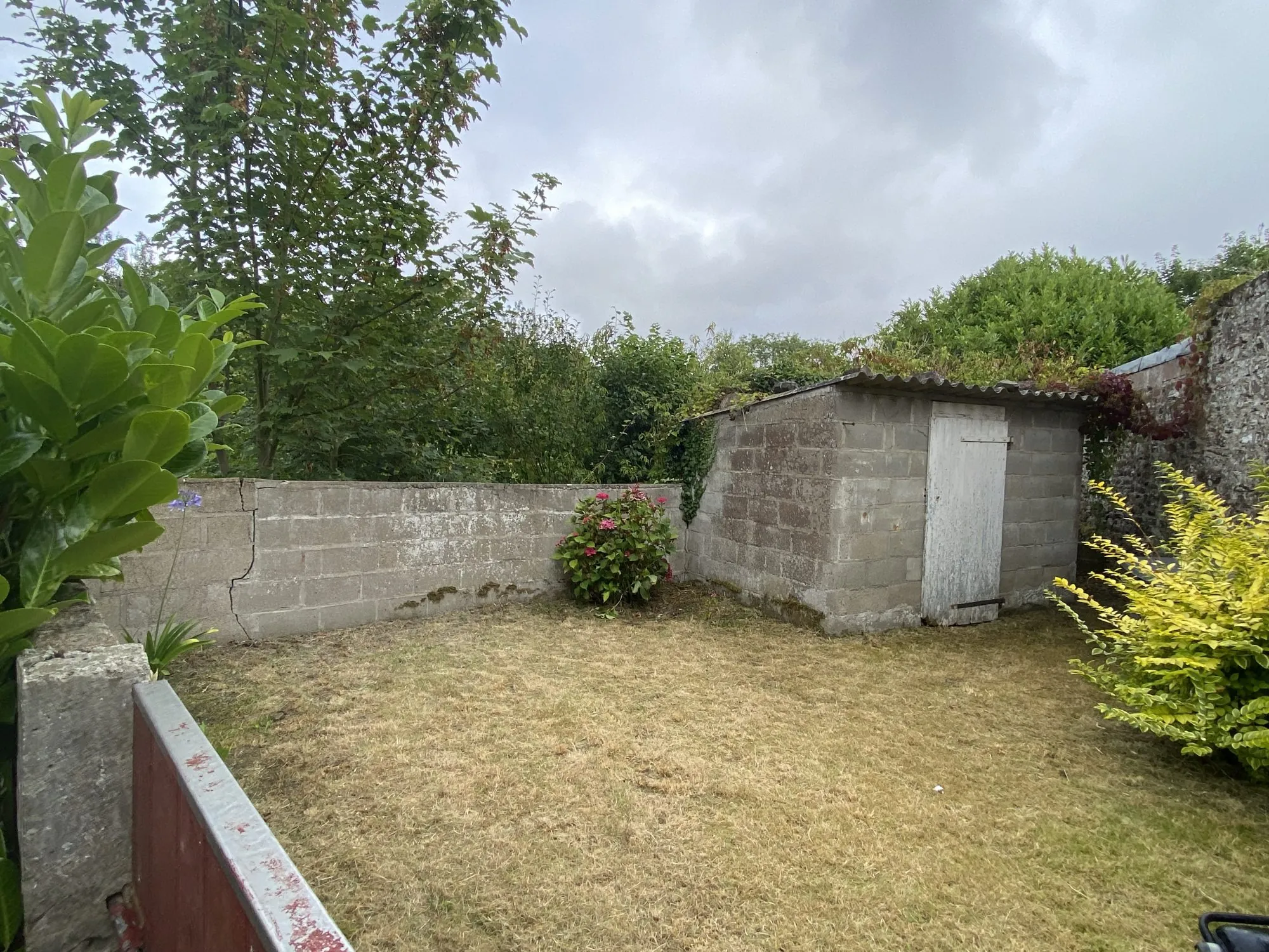 Maison en pierres à Pontrieux avec dépendance, proche de la côte et des commodités 