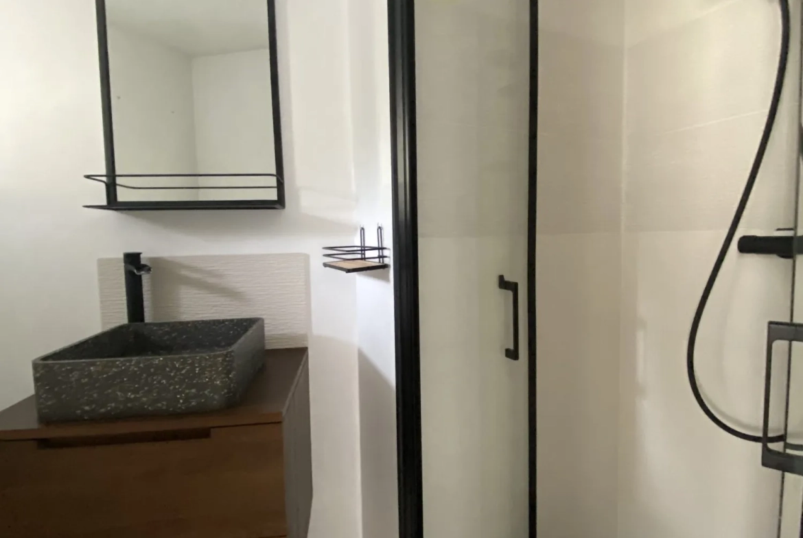 Maison en pierres à Pontrieux avec dépendance, proche de la côte et des commodités 